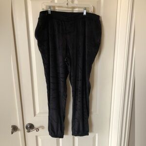 Black Velvet loungewear.
New without tag.